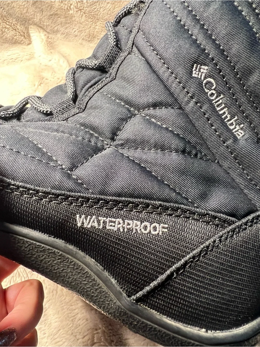 Columbia Women's Minx Mid III boots size 10
